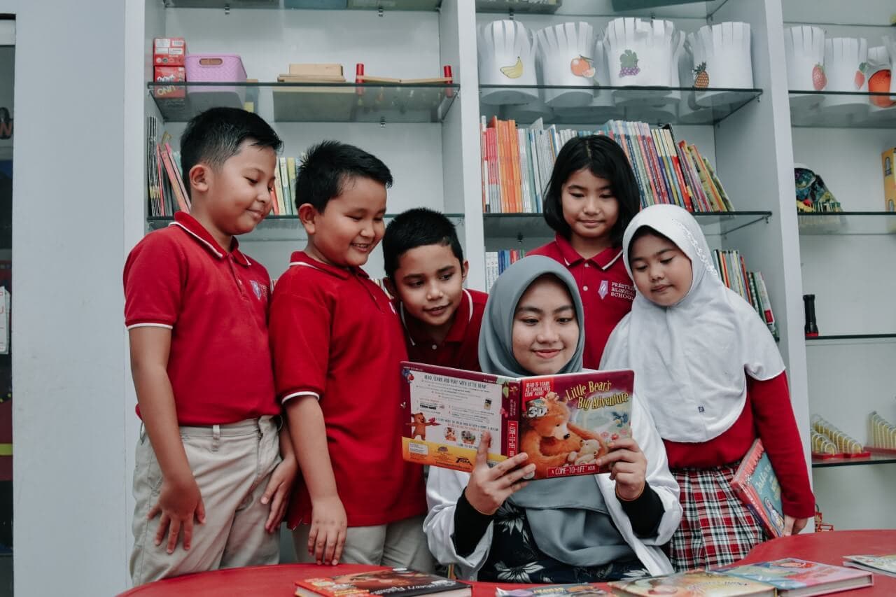 Kegiatan Literacy Club di Prestige Bilingual School