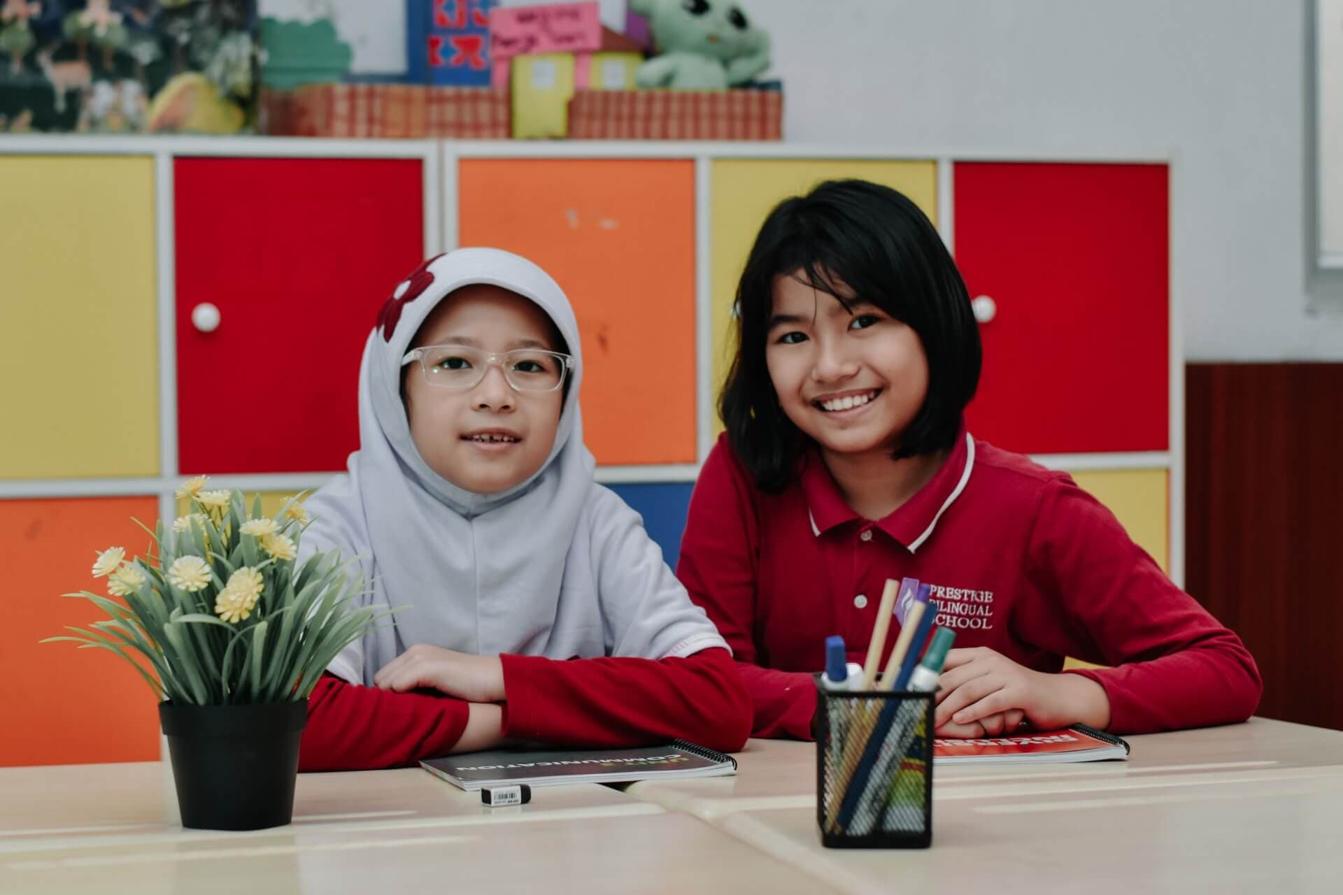 Kegiatan belajar siswa Sekolah Menengah Pertama di Prestige Bilingual School