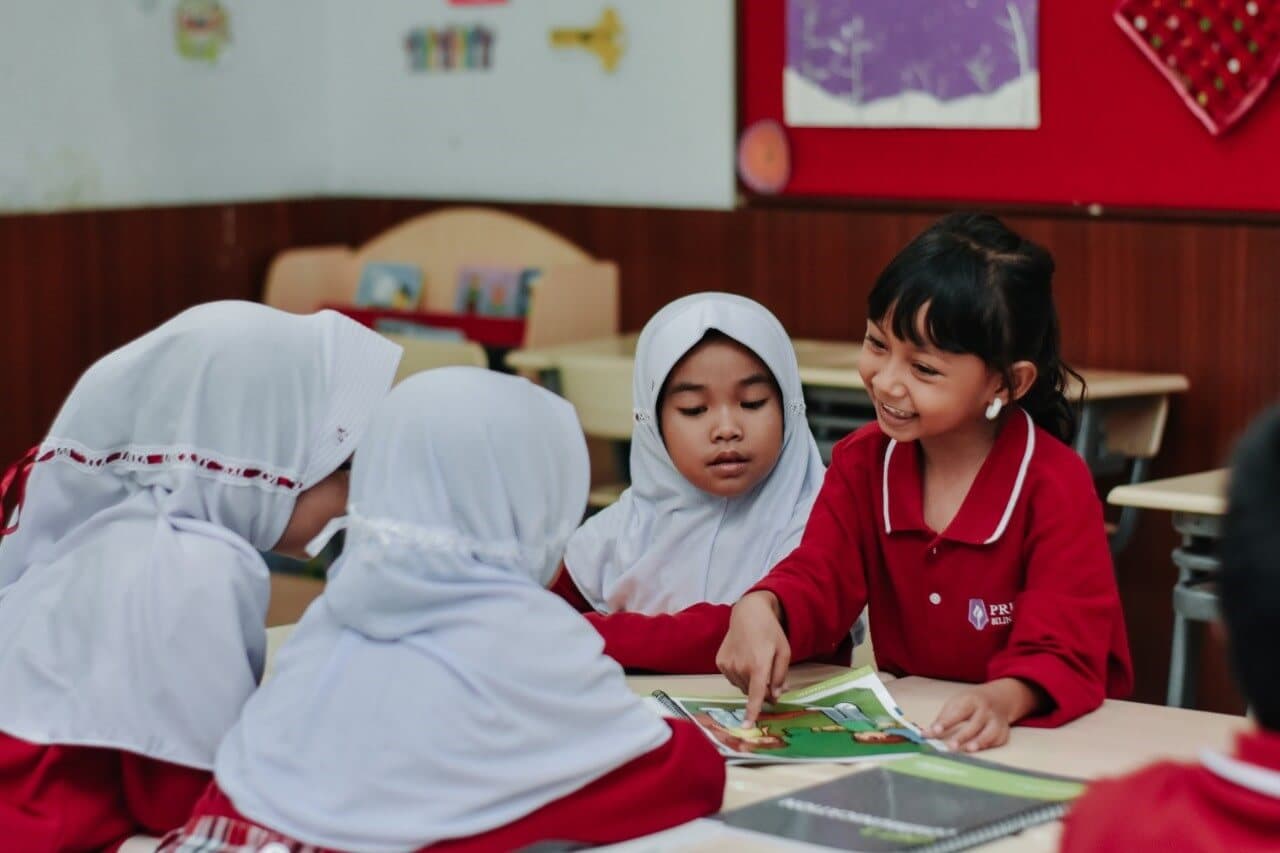 Kegiatan belajar siswa Sekolah Dasar di Prestige Bilingual School