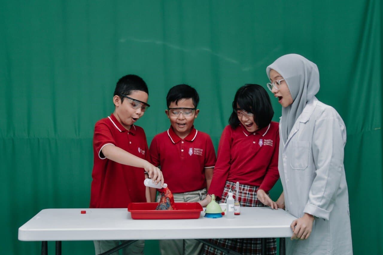 Kegiatan Science Club - Prestige Bilingual School